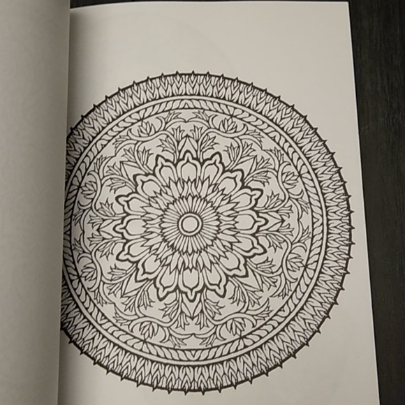 Mandala adult coloring book - Picture 3 of 16
